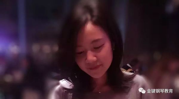 罗婷.jpeg